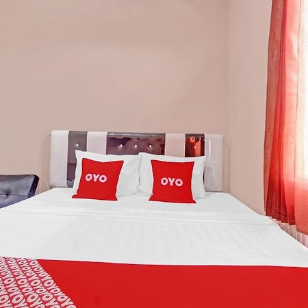 Oyo 90796 Hotel Mulya Indah Tambakmulya Exteriör bild