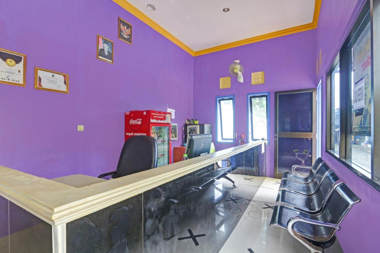 Oyo 90796 Hotel Mulya Indah Tambakmulya Exteriör bild