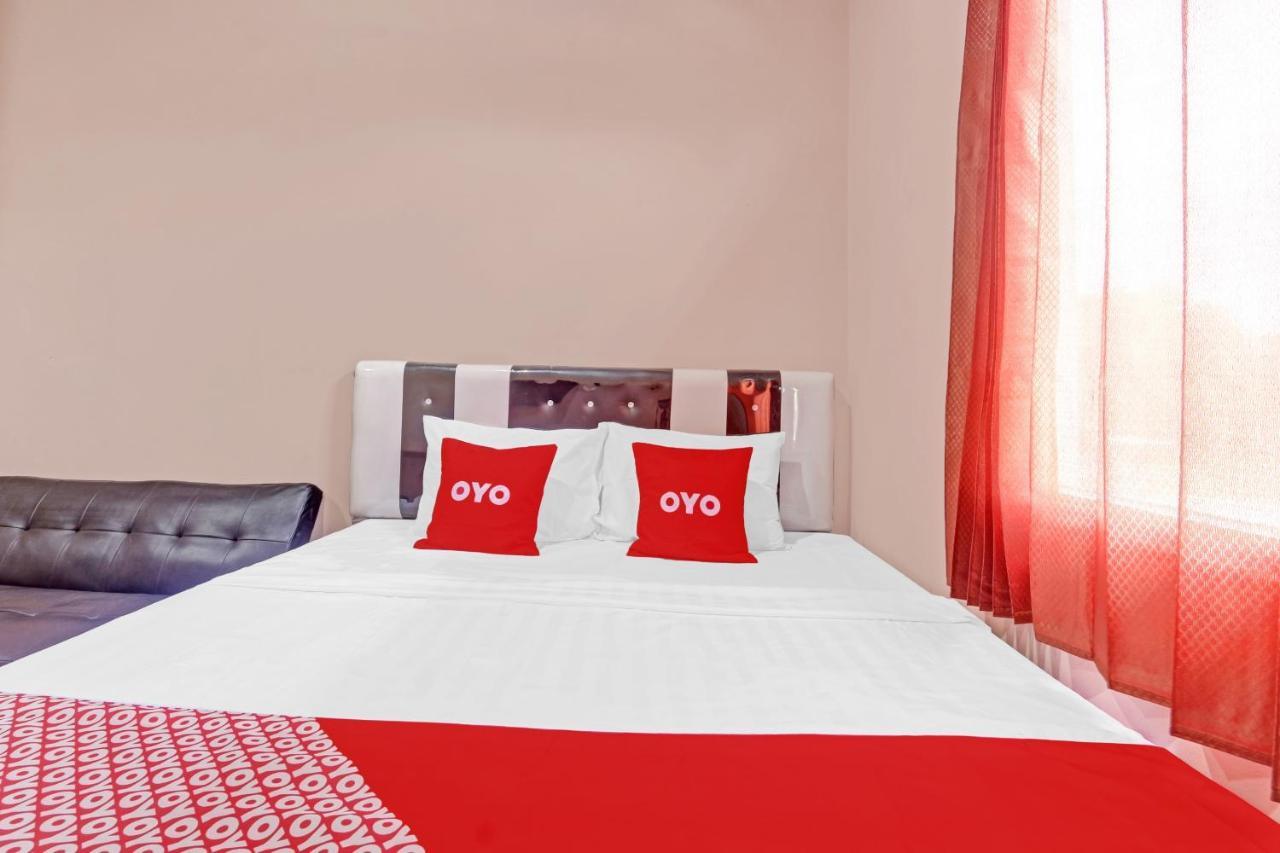 Oyo 90796 Hotel Mulya Indah Tambakmulya Exteriör bild