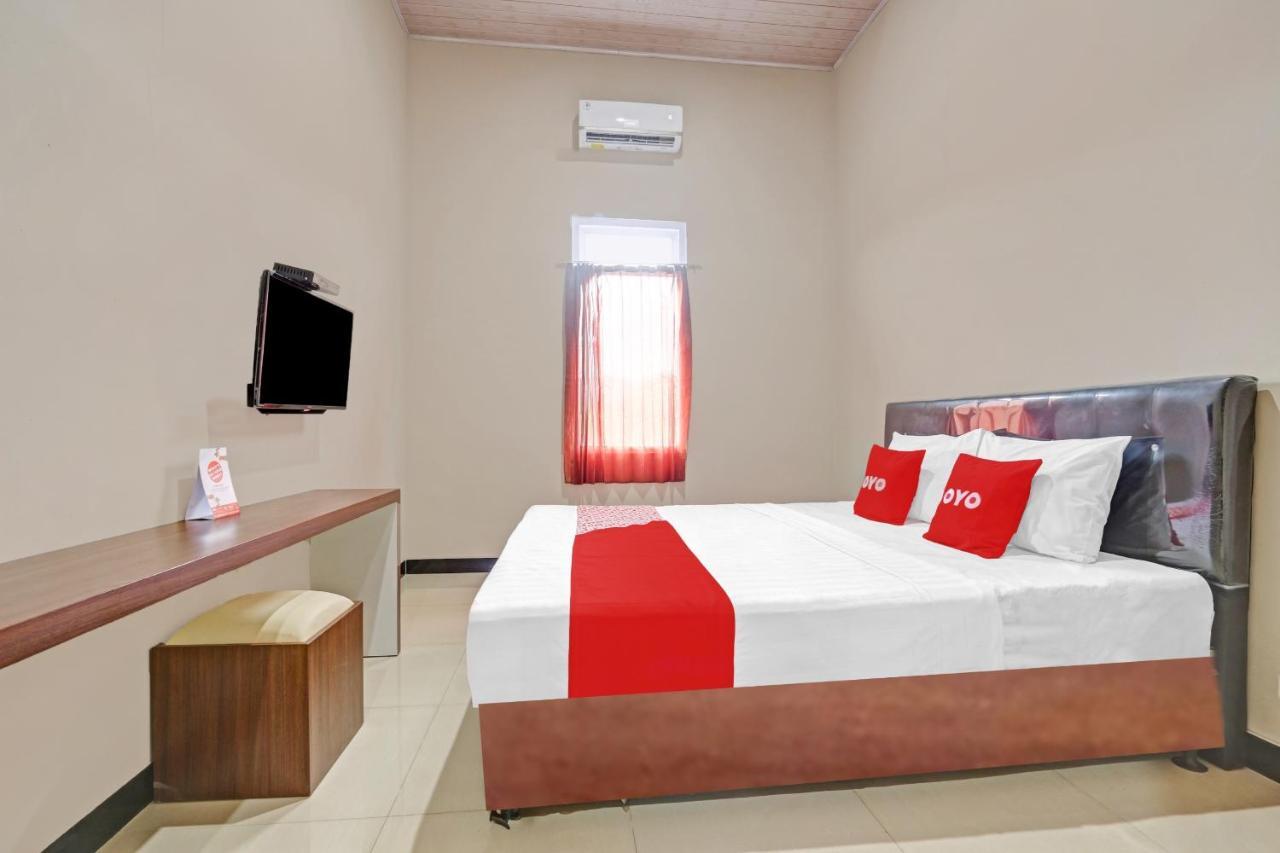 Oyo 90796 Hotel Mulya Indah Tambakmulya Exteriör bild