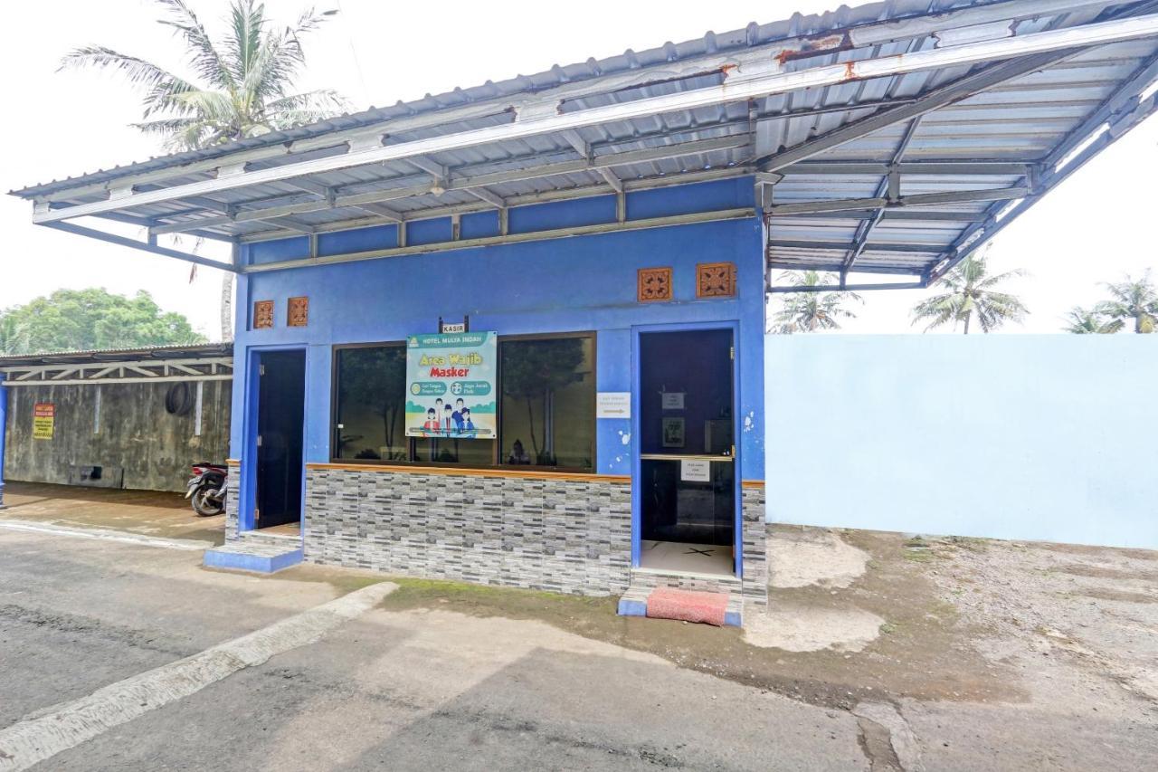 Oyo 90796 Hotel Mulya Indah Tambakmulya Exteriör bild