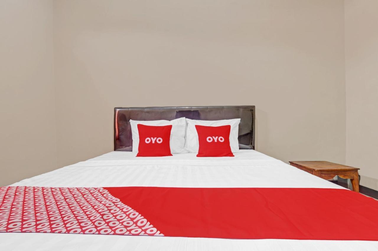 Oyo 90796 Hotel Mulya Indah Tambakmulya Exteriör bild
