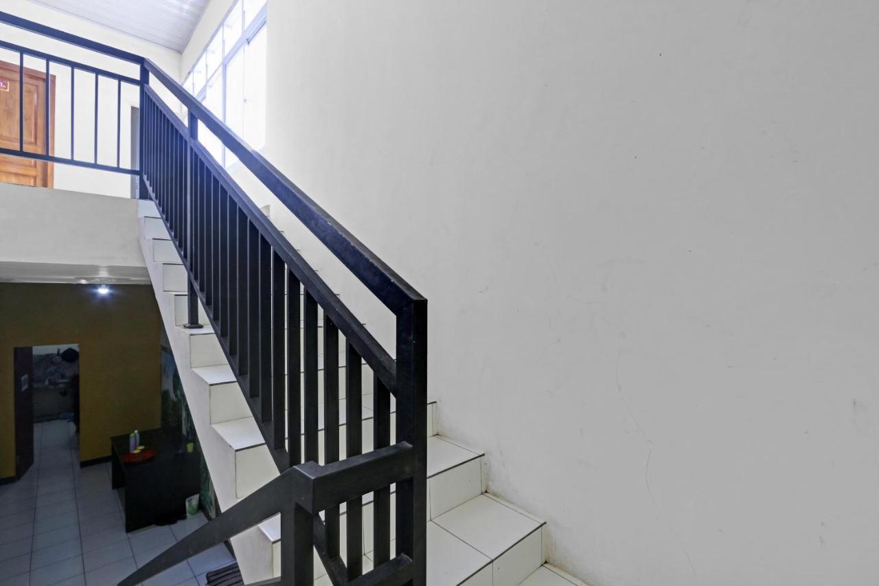 Oyo 90796 Hotel Mulya Indah Tambakmulya Exteriör bild