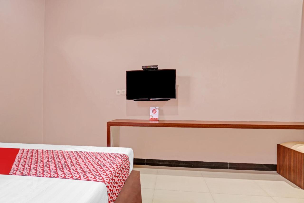 Oyo 90796 Hotel Mulya Indah Tambakmulya Exteriör bild