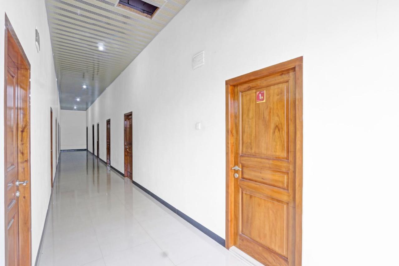 Oyo 90796 Hotel Mulya Indah Tambakmulya Exteriör bild