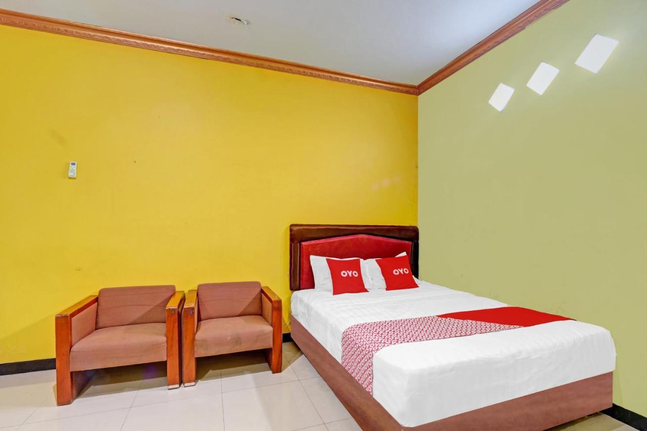 Oyo 90796 Hotel Mulya Indah Tambakmulya Exteriör bild