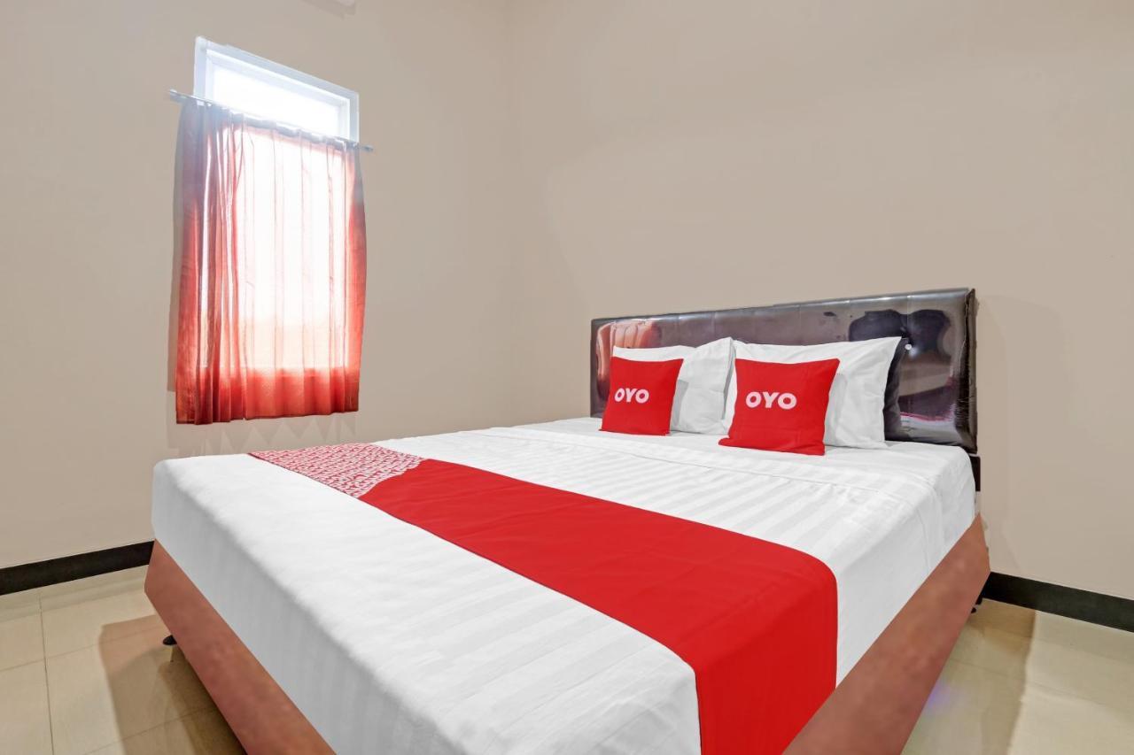 Oyo 90796 Hotel Mulya Indah Tambakmulya Exteriör bild