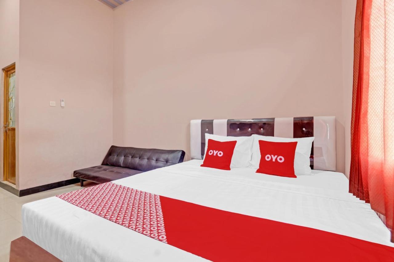 Oyo 90796 Hotel Mulya Indah Tambakmulya Exteriör bild
