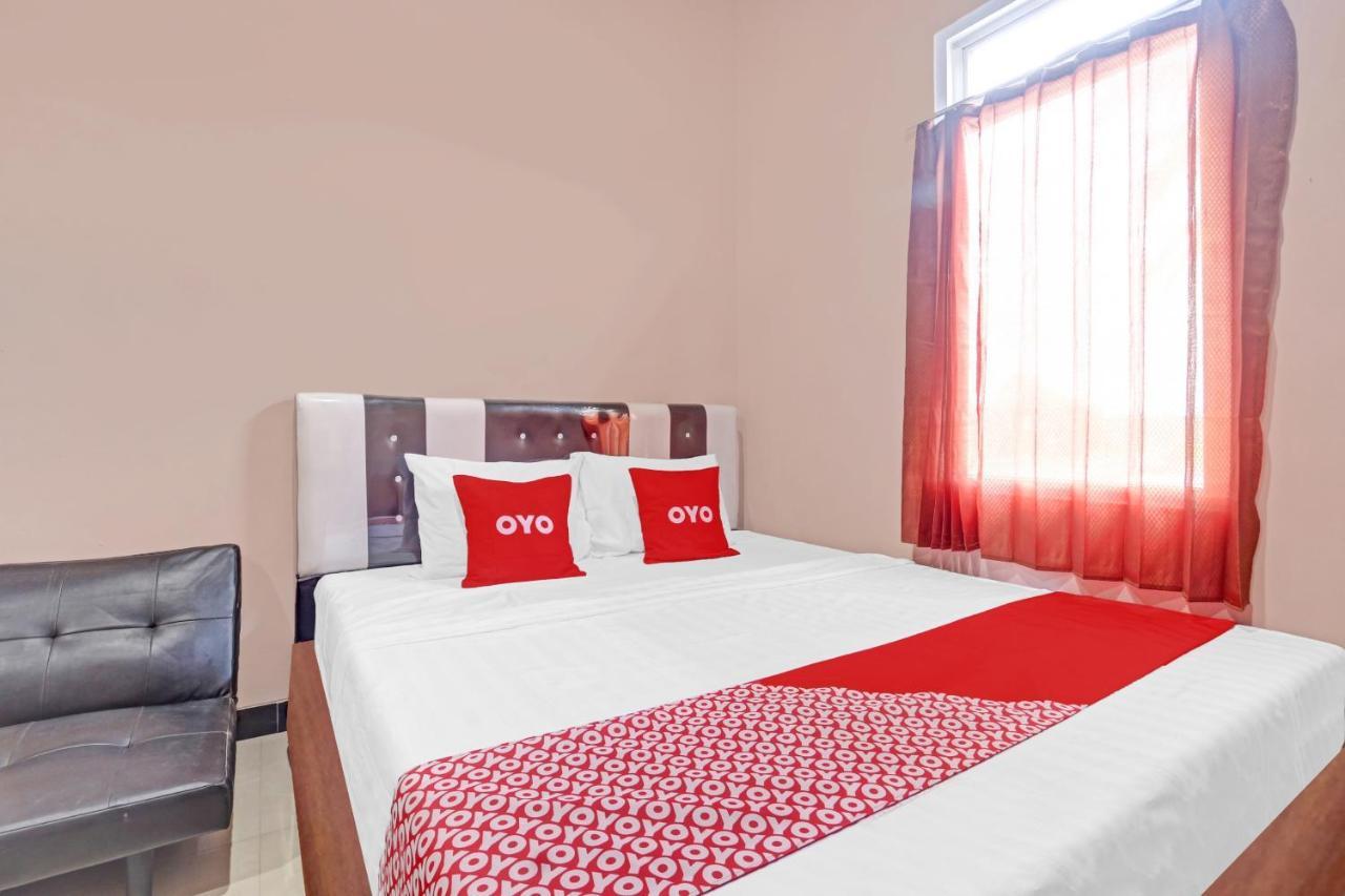 Oyo 90796 Hotel Mulya Indah Tambakmulya Exteriör bild