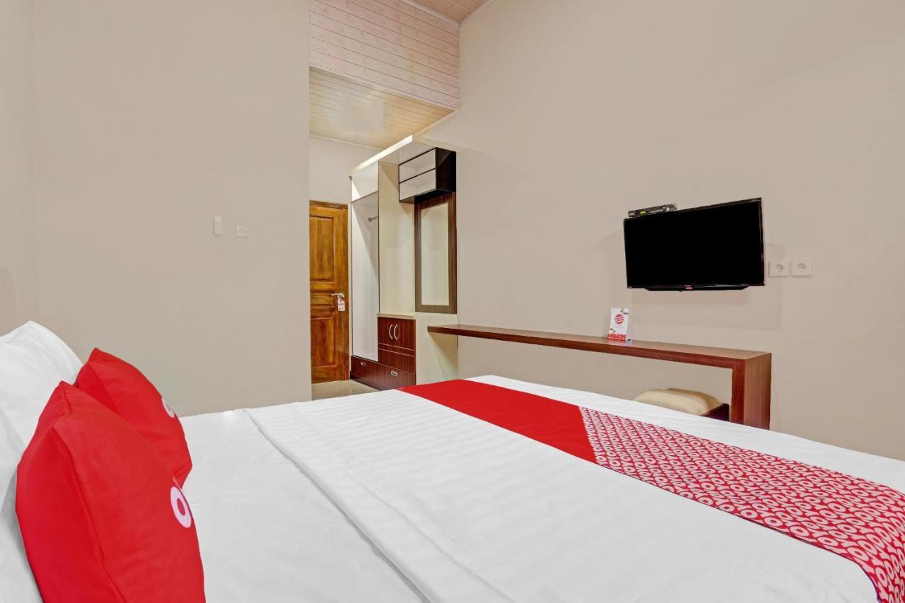Oyo 90796 Hotel Mulya Indah Tambakmulya Exteriör bild